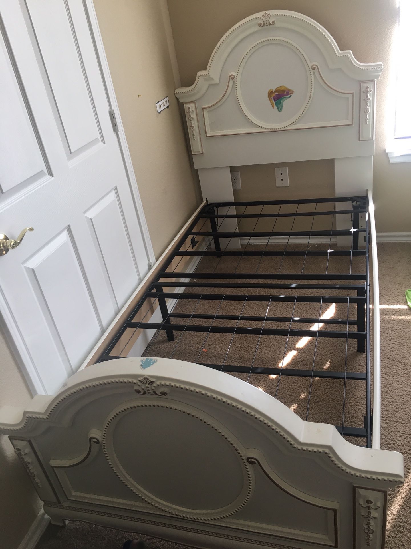 Twin size bed frame best quality perfect condition