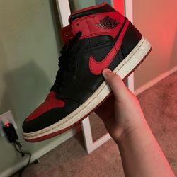 Jordan 1 Mid  Alternate Bred Size 10 Asking $30