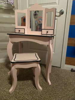 Pink kids vanity