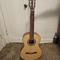 Guitarra De Madera En Buen Estado 