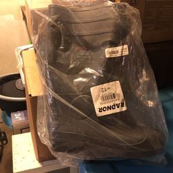 Botas Para Andar En El Agua  Medida    12 Con Casquillo De Metal     $20