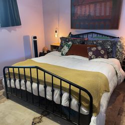 Adorable Practically Brand New Queen Size Wayfair Metal Bed Frame 