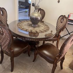 Dinning Table And Chairs 