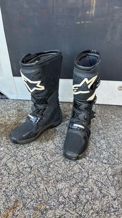 Motorcycle riding boots