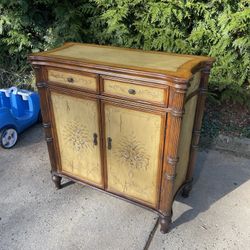 Beautiful Old Fashion Cabinet