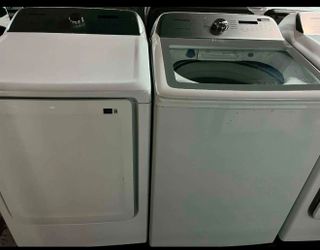 Samsung - (5.4cu.ft.) High-Efficiency Smart top-load and dryer (7.4cu.ft.) Front-Load. New washer,semi used dryer.
