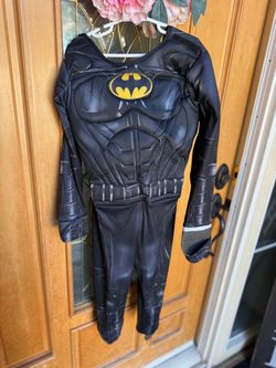 Batman costume kids costume size small- 6-8. Halloween costume