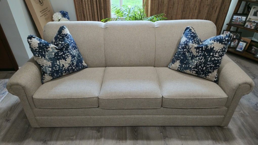 Beige Queen  Sofa Bed In Excellent Condition