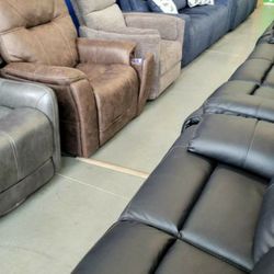 Recliners, Sofas & Sectionals MUST GO!