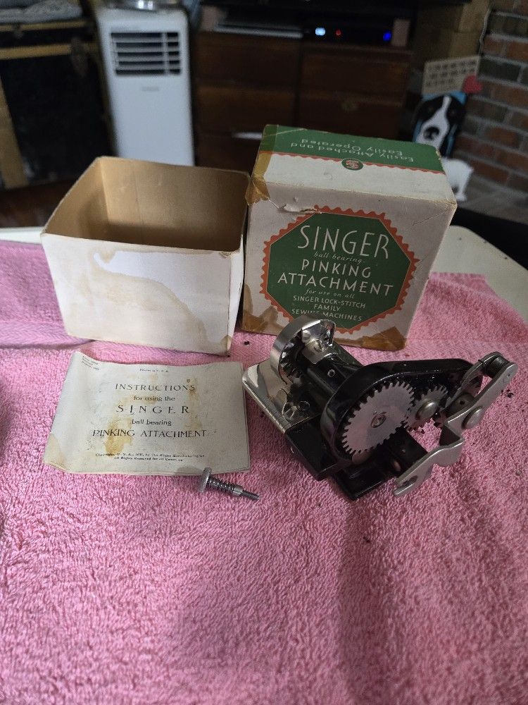 VINTAGE Singer Sewing Machine Pinking Attachment