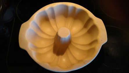 The Pampered Chef bundt pan