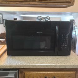 Used 2020 Frigidaire Microwave For Sale