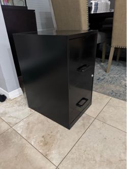 File Cabinet (with keys)