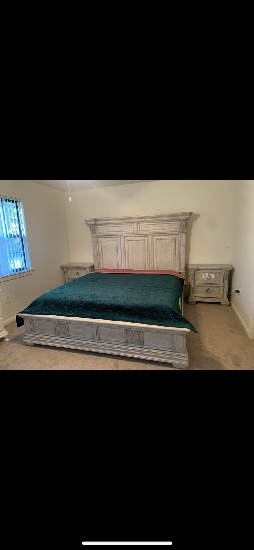 Rooms To go bedset