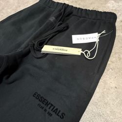 🔥 FEAR OF GOD ESSENTIALS SWEATPANTS – BLACK – SIZE L (NEW)