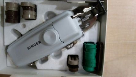 Antique hand singer machine in box