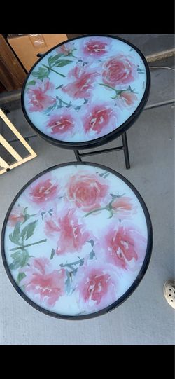 2 small decorative tables