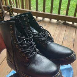 Dr Marten Boots