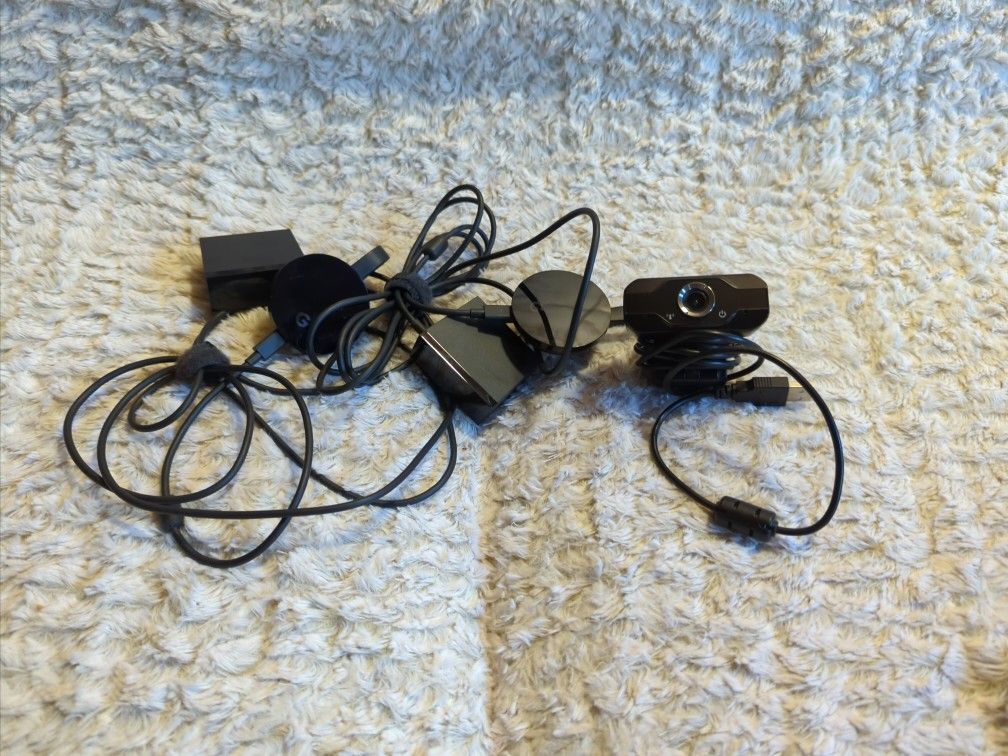 Bundle- 2 Google Chromecast Ultra - 1 Webcam