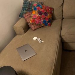 Sectional Sofa 🛋️ Beige Clean. 