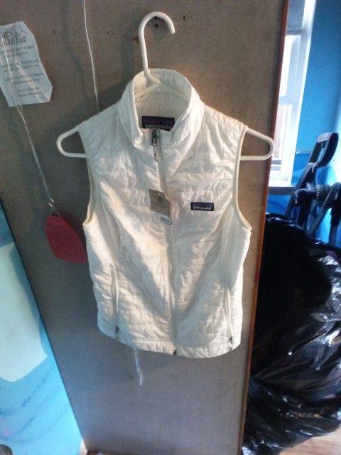 Patagonia Women's Xs Vest .. Brand New With Tags... It's 189.00 In Store..