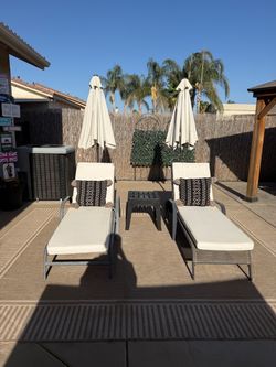 2 Outdoor Lounge Chairs