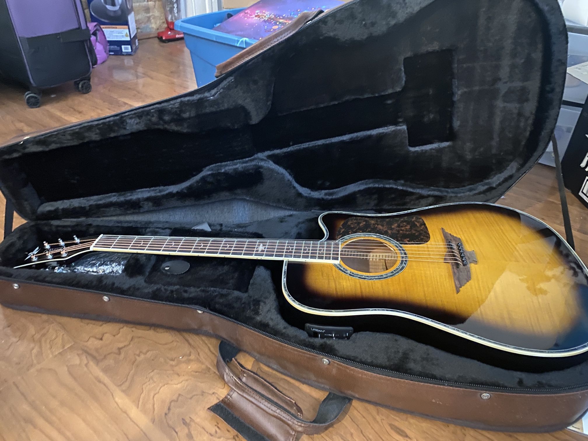 Acoustic Guitar with amp + how-to dvd/poster