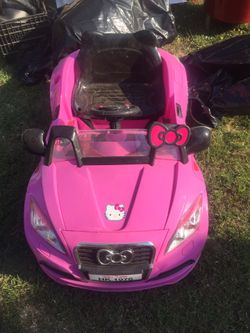 Hello kitty car