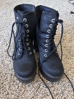 Black Chunky Platform Combat Boots Size 8 (Like New / Never Worn Outside