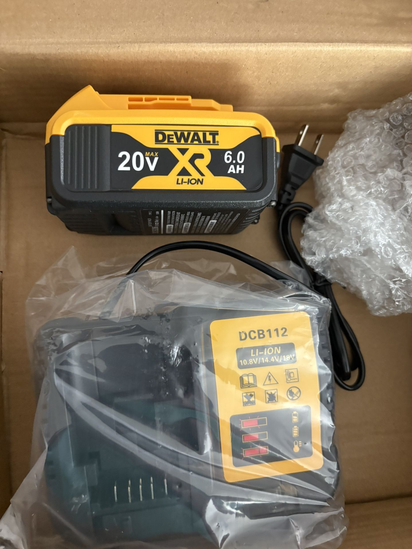 Dewalt 6.0 Battery And Charger New In The Box