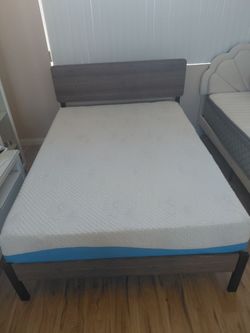 Woodlike Full Size Bed