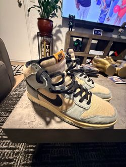 Nike Dunk High Light Bone/Black).