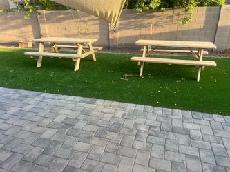 Snoop Dogs stage picnic tables