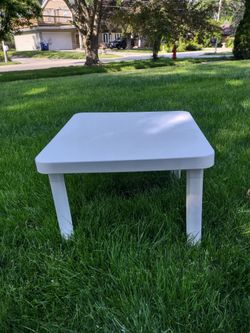 Plastic table..