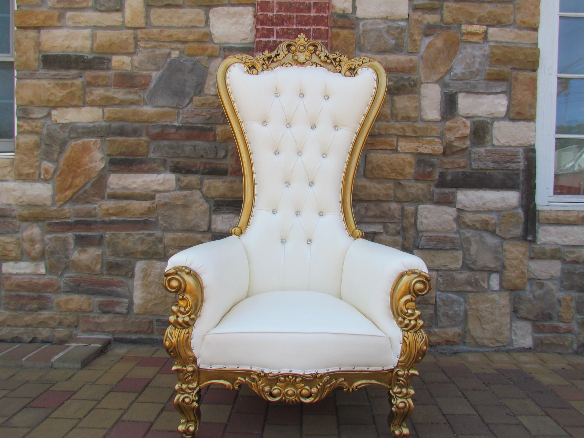 Singular Throne Chair