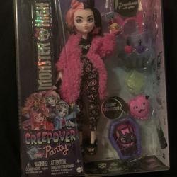 Draculara Monster High Creep over Party Doll