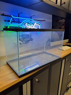 Glass 10 gal fish aquarium/ fish tank