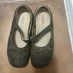 Keen Shoes Size 7