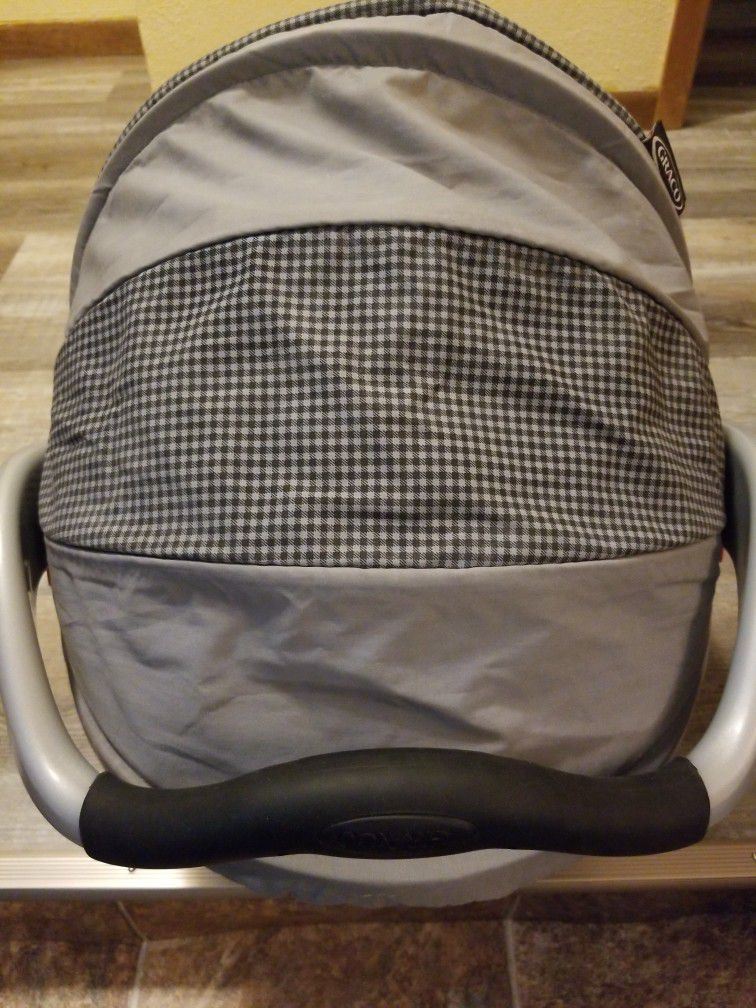 Infant Car Seat With 2 Bases (Make Offer)