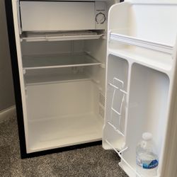 Emerson Mini Fridge 