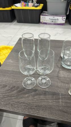 Set of 4 Clear Stemmed Wine Glasses