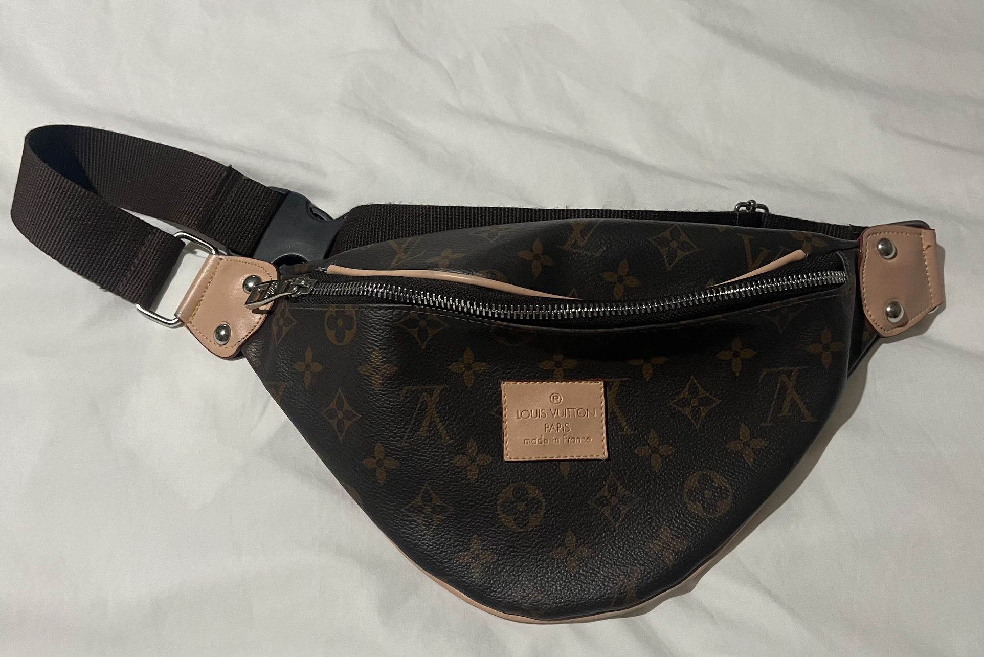 LOUIS VUITTON Belt bag * Brand New for Sale in Las Vegas, NV