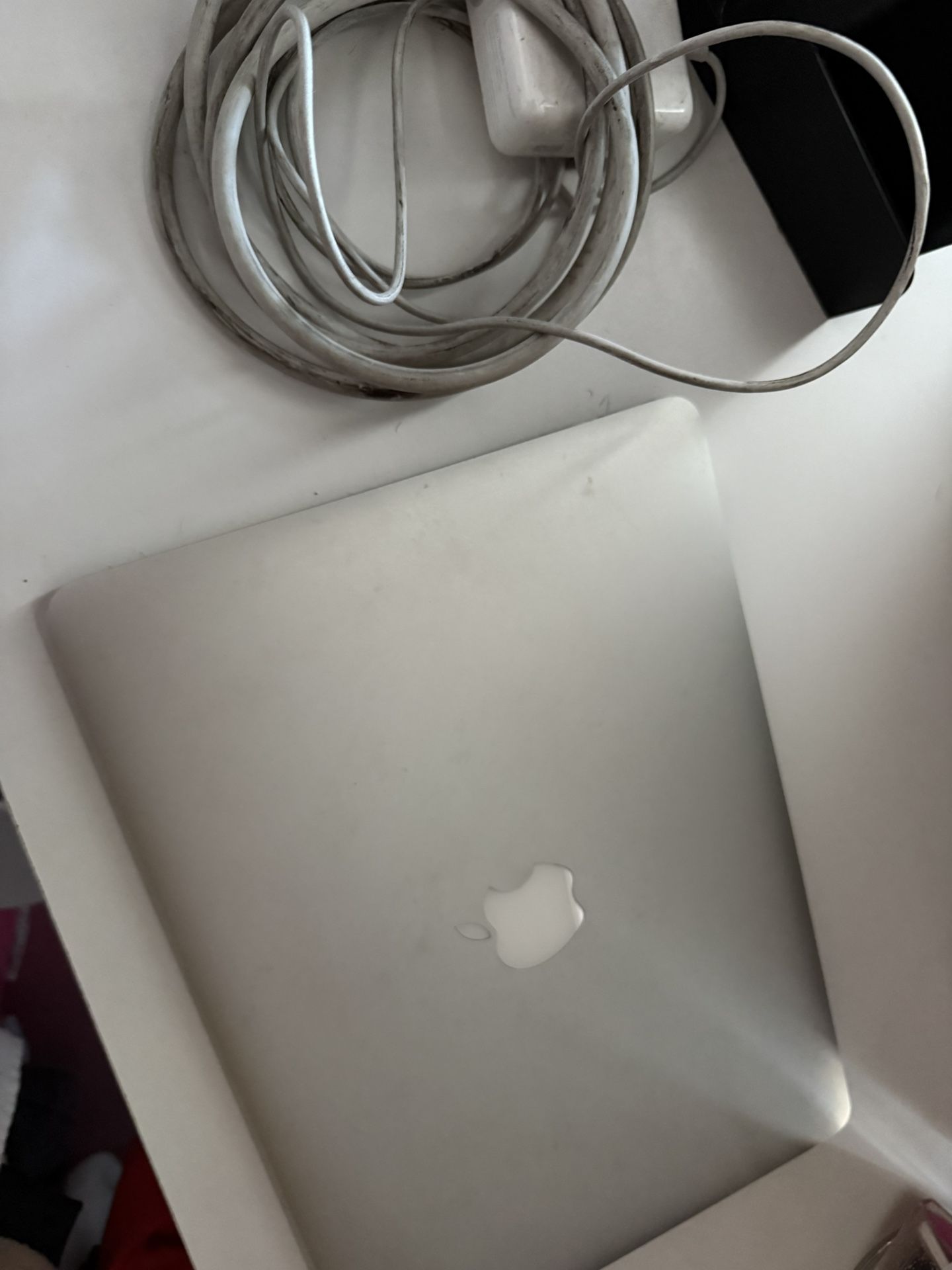 Apple MacBook