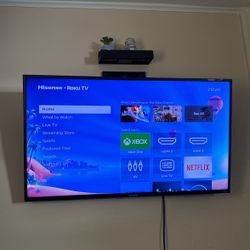 40” Hisense Roku tv (Control Included)