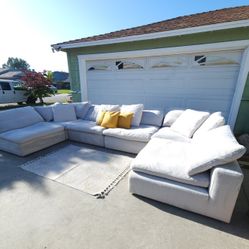 Mathis Brothers 6pc Cloud Couch Set 