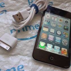 APPLE IPOD TOUCH 4 GEN 8GB No  LOCKS WORKING  FINE  Touch 4th Gen And Cable