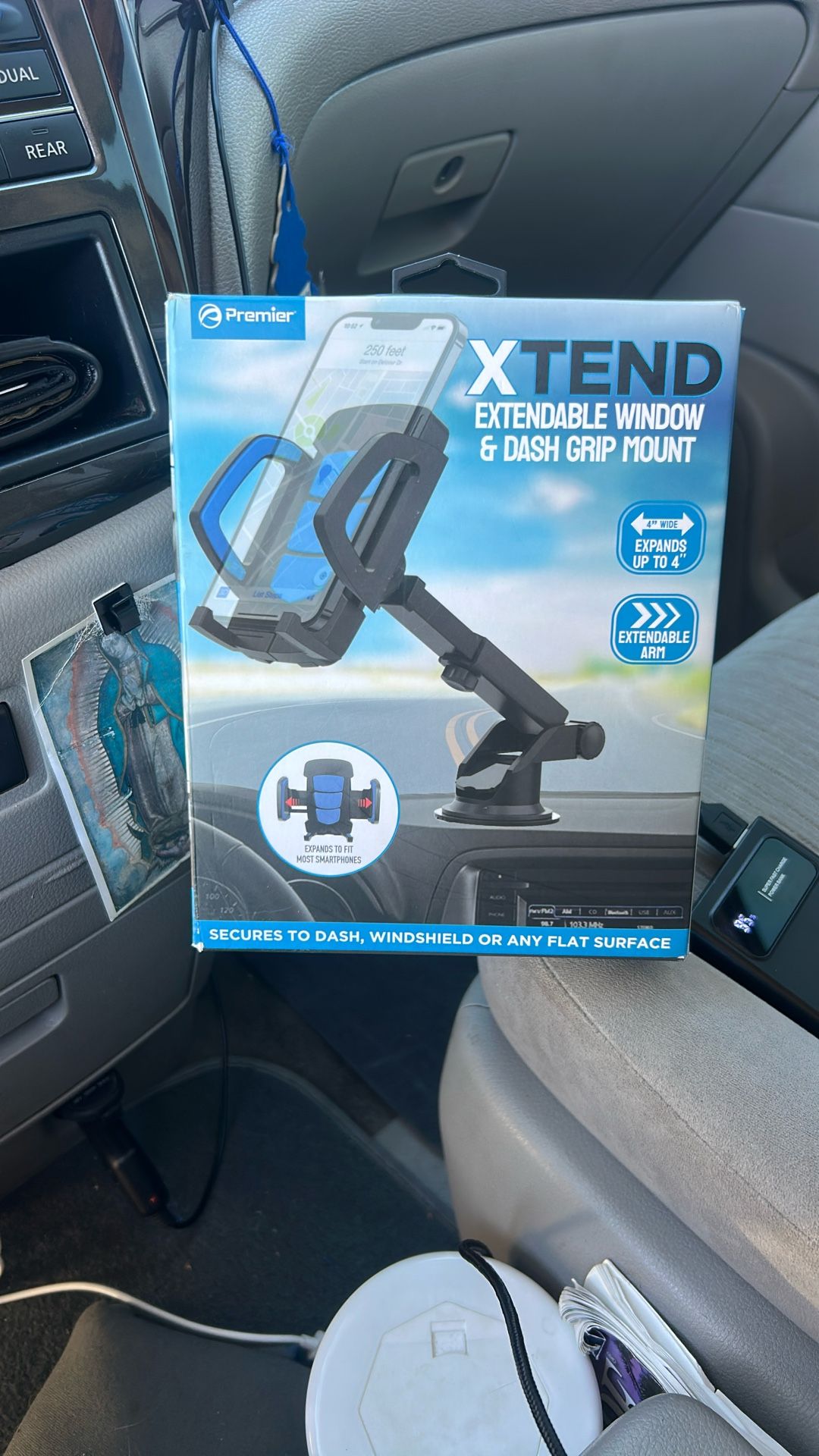 Extendable Window & Dash Grip Mount