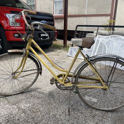 Vintage yellow 2024 schwinn bike