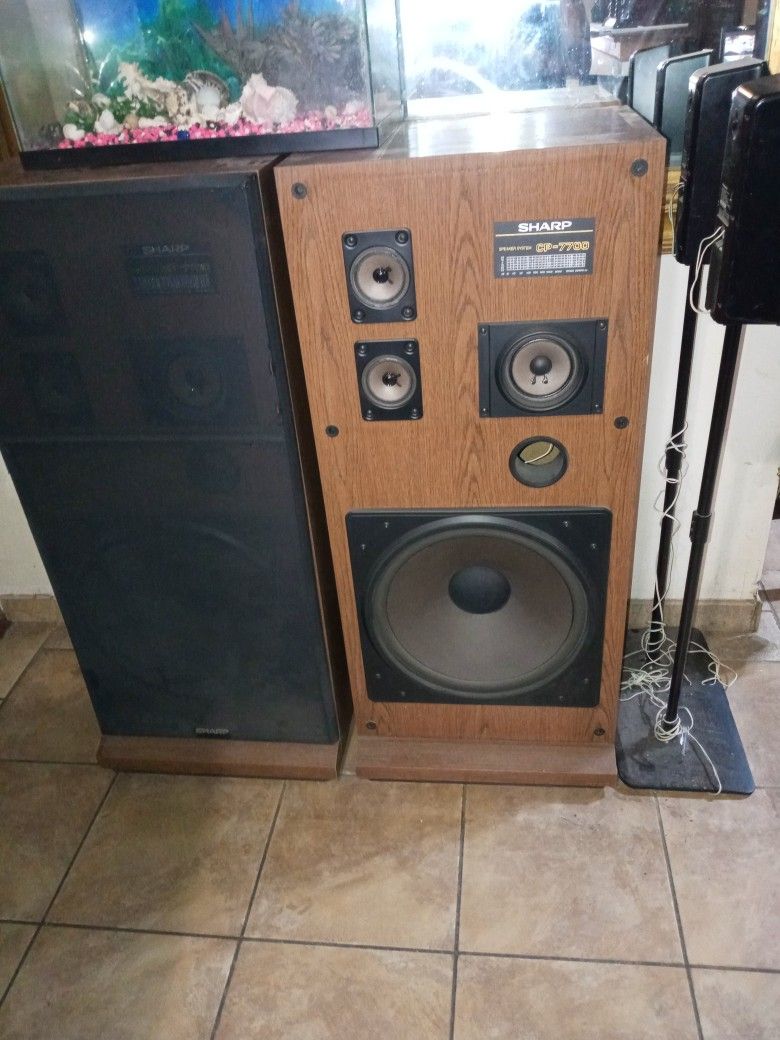 Sharp. CP-7700 Speakers