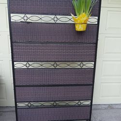 OUTDOOR SCREEN, DIVIDER OR WALL DECOR PLANT HOLDER